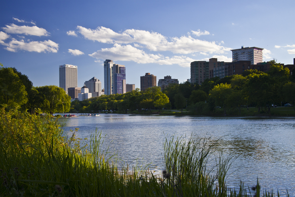 Lake Park Lagoon along Lincoln Memorial Dr. in Milwaukee, WI. Photo by @cjschmit on Flickr.